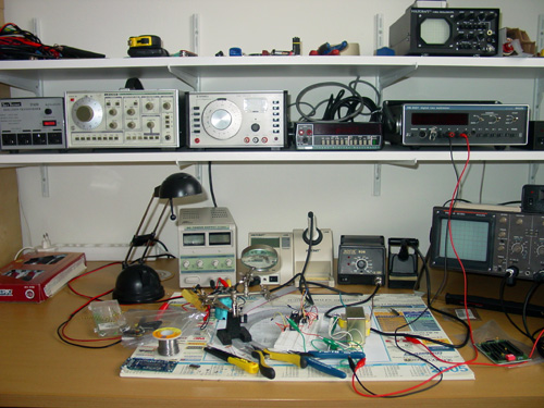 http://www.circuitsonline.net/jeroen/pics/t_werkplaats2009-2.jpg